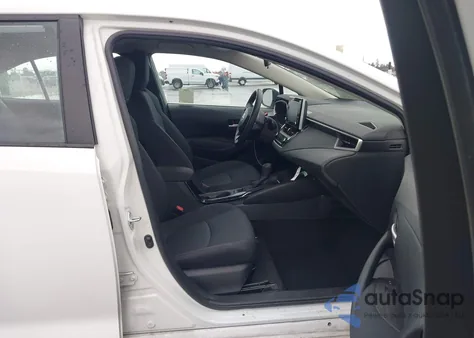 2021 Toyota Corolla Le z USA, uszkodzony, nr VIN 5YFVPMAE5MP213640